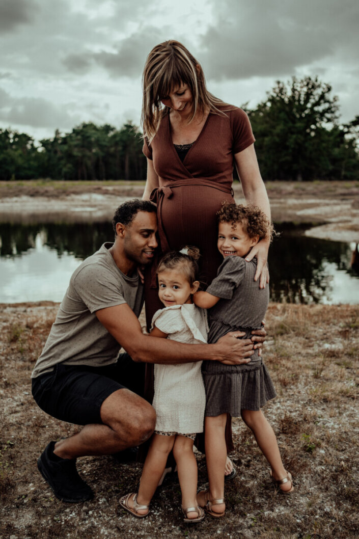 Zwangerschapsfotografie in de natuur Mill