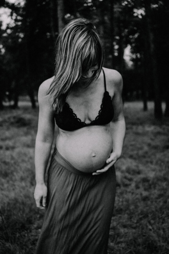 Zwangerschapsfotografie in de natuur Molenheide Mill